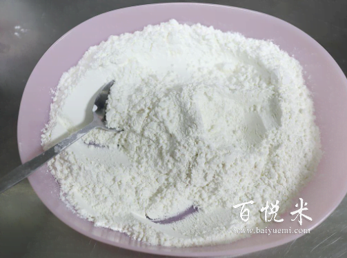 2個(gè)雞蛋做11杯蛋糕，不打發(fā)雞蛋不放黃油，拌一拌就烤蓬松暄軟